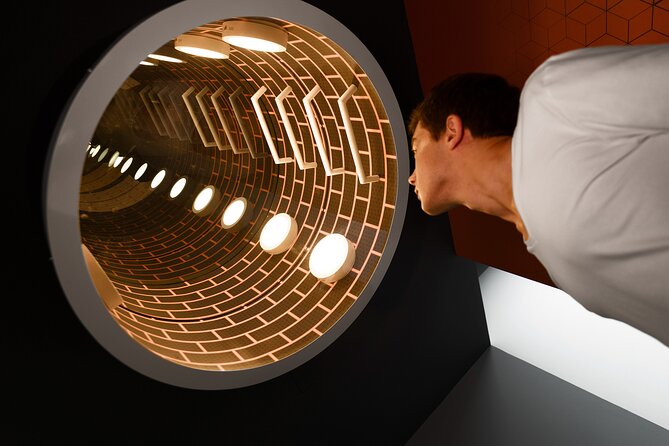 A Fantastic Visit To The Museum Of Illusions Seville - How Long To Allow, And When To Visit