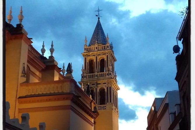 Alcazar, Cathedral, Walk By The River And Triana Private Tour - Start at Seville’s monumental heart