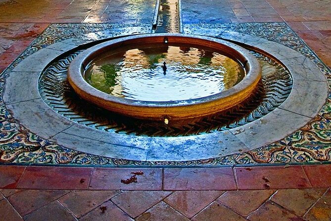 Alcazar Guided Day Tour in Seville - What the guide adds to the visit
