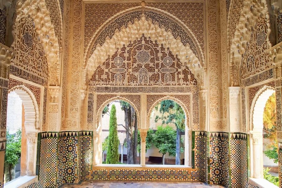 Alhambra and Albaicín Full-Day Private Tour from Seville - Generalife gardens and the summer palace