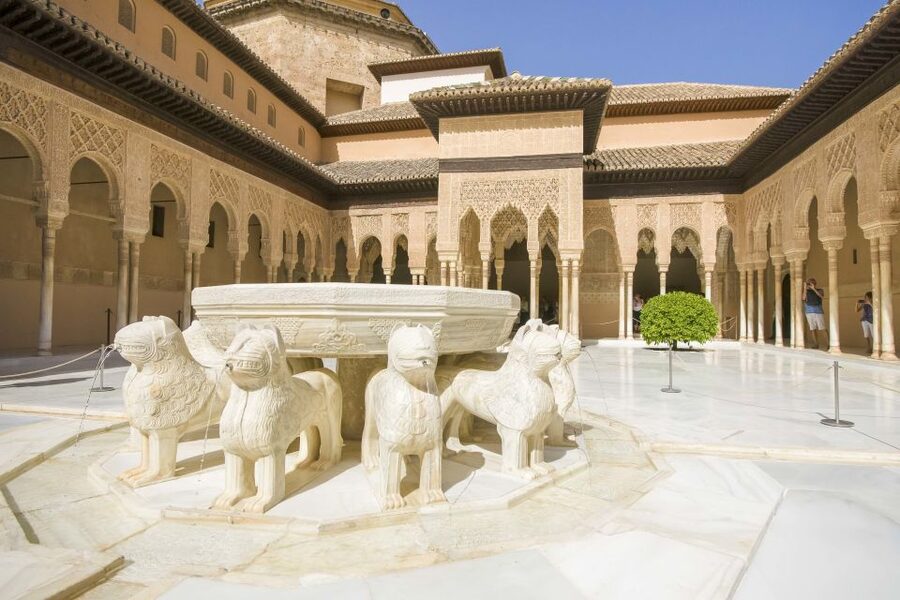 Alhambra and Albaicín Full-Day Private Tour from Seville - The long return to Seville