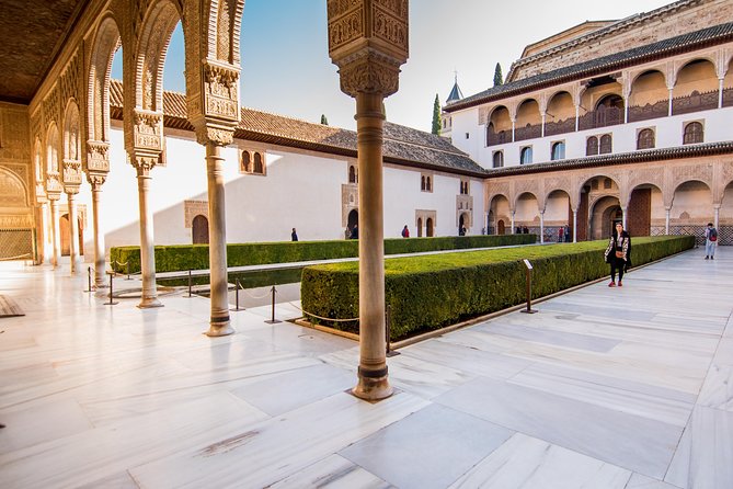 Alhambra Guided Tour & Albaicin Tour from Seville - Generalife gardens and the Nasrid retreat