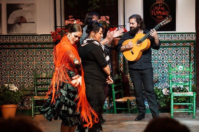 Authentic Flamenco Show with Tapas & Wine Guided Tour - Learning what to watch at La Casa del Flamenco