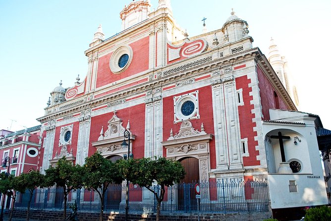 Bike tour through the monumental area of Seville - Starting among the old Alcazar gardens