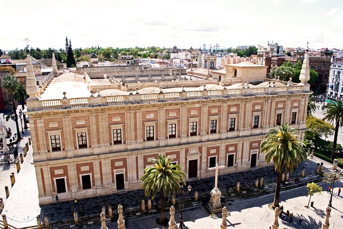 Bike tour through the monumental area of Seville - Seeing the Cathedral from every important side