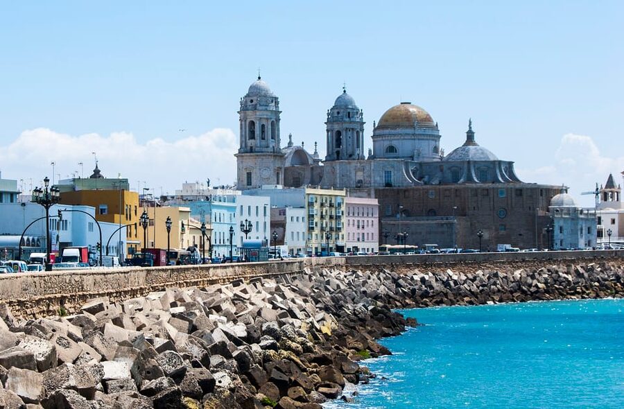 Cadiz Full-Day Guided Excursion from Seville - Cadiz Central Market and a seafood lunch