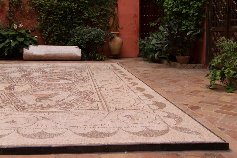 Casa de Salinas Entry Ticket with Audio Guide - Why Casa de Salinas feels different from Seville’s big monuments