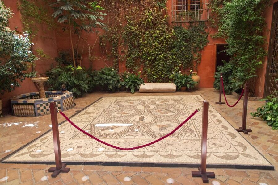 Casa de Salinas Entry Ticket with Audio Guide - Painted ceilings, tiles, and the family rooms