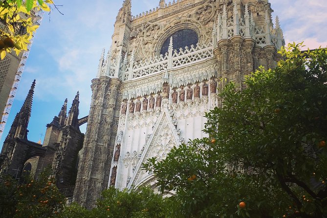 Cathedral and Real Alcàzar in Italian - A guide who adjusts to the group