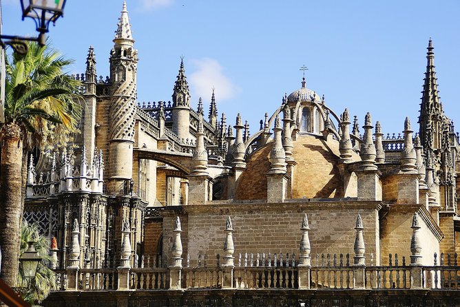 Cathedral & Giralda of Seville Exclusive Group, max. 9 travelers - Inside Seville Cathedral: five naves and 40-plus chapels