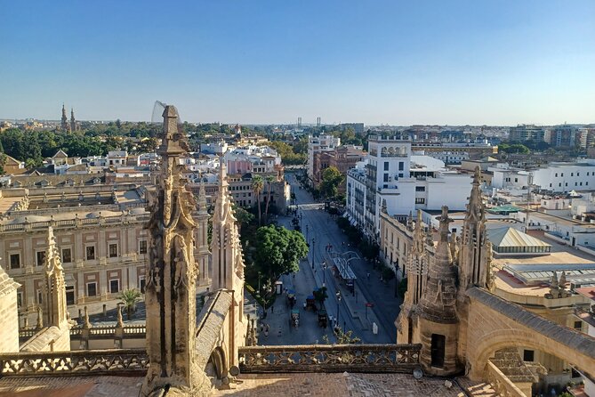 Contrasts of Seville - A finish beside the Torre del Oro