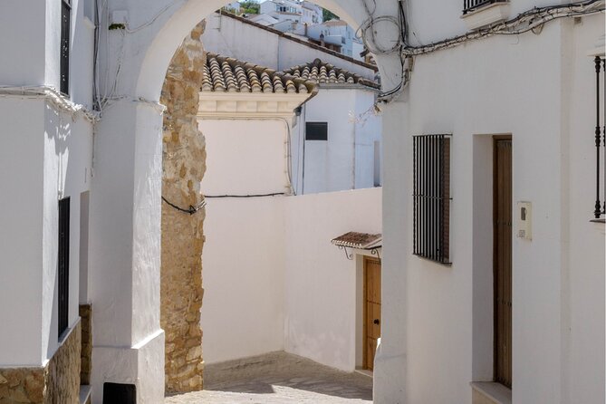 Day trip to Zahara, Setenil and Ronda from Seville - Zahara de la Sierra: the mountain opening act