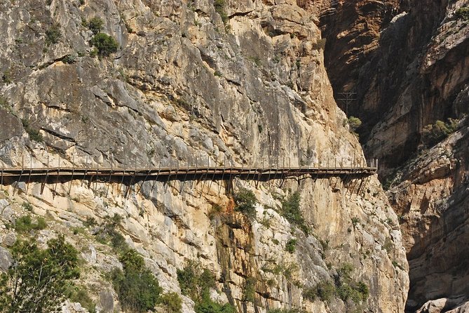 El Caminito del Rey Path - Shoes, walking aids, and practical comfort