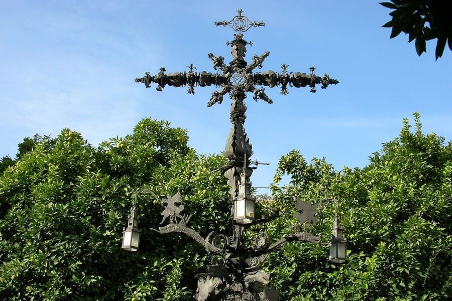 Enchanted Seville: Private Walking Tour - Santa Cruz after dark, where the stories work best