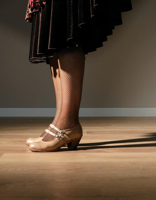 Flamenco Dance Lesson: 60-Minute Class in Seville - Teachers who make the difference