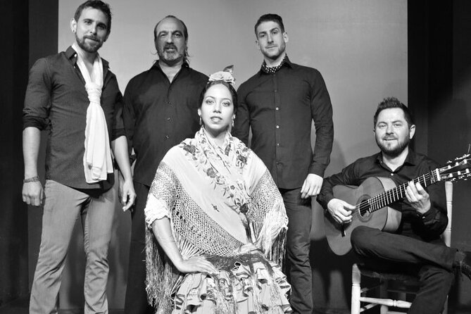 Flamenco show at the foot of the Giralda in Seville - How to fit it into your Seville day
