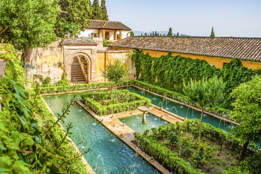 From Seville: Granada & Alhambra Tour with Optional Ticket - Entering the Alhambra complex