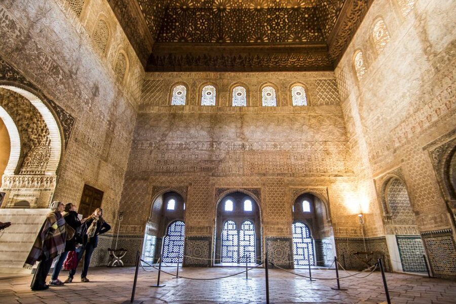 From Seville: Granada Day Trip with Alhambra and Albaicín - What the day feels like from start to finish