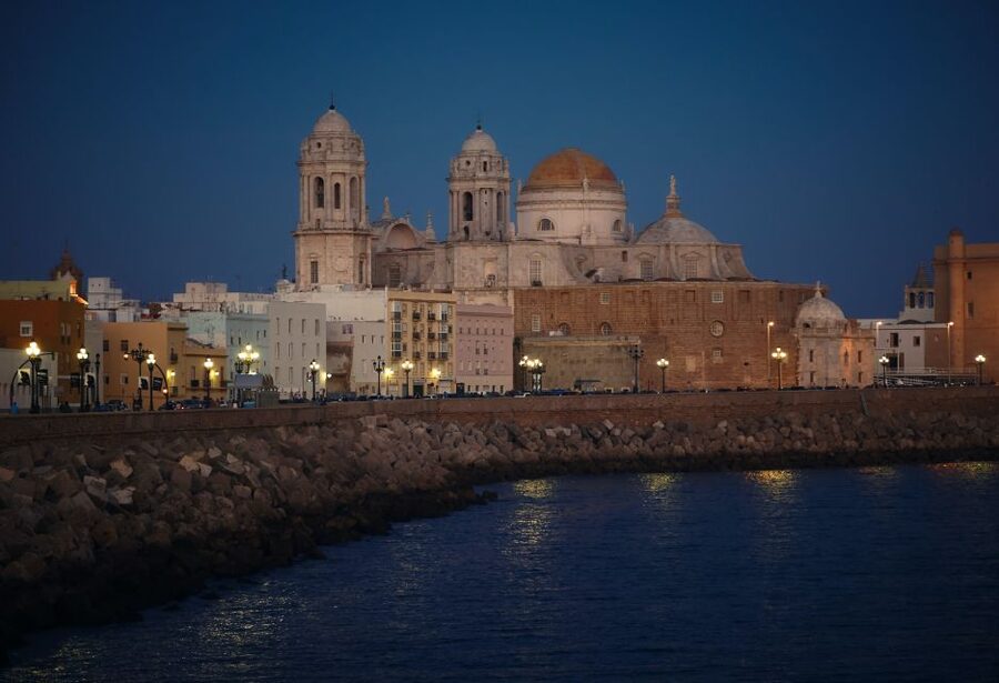 From Seville: Private Day Trip to Cádiz with Guide - El Pópulo, Cádiz’s oldest quarter