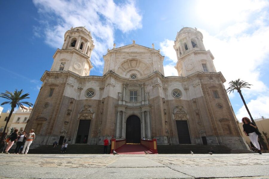 From Seville: Private Day Trip to Cádiz with Guide - Free time for lunch and independent exploring