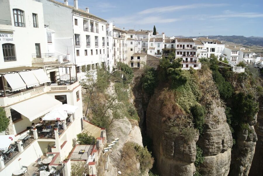 From Seville: White Villages and Ronda Tour - Guides who shape the experience