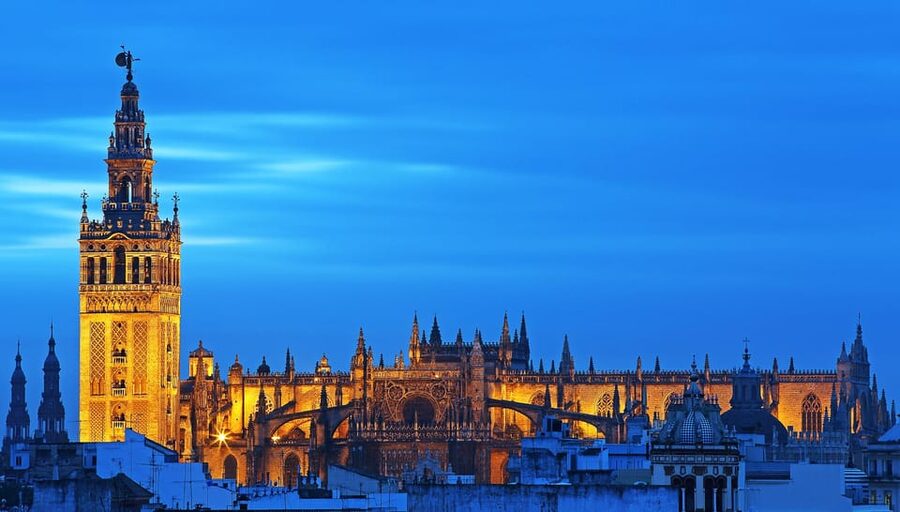 GERMAN SPEAKING E-BIKE TOUR (MOTHER TONGUE) | SEVILLE - Starting beside Triana Market