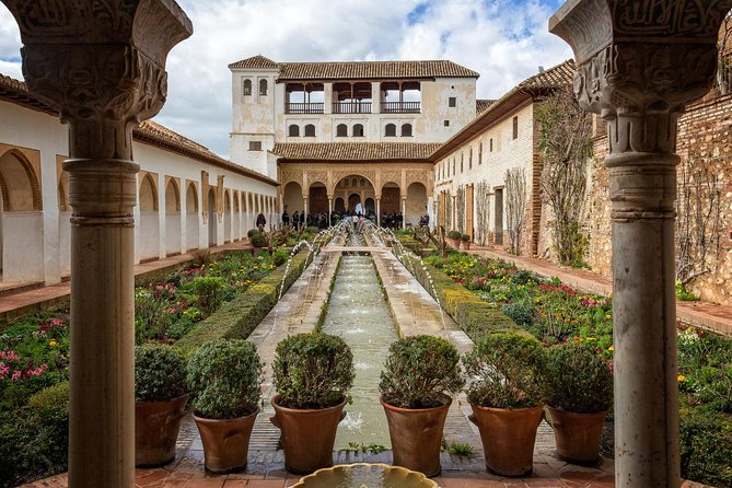 Granada Day Trip from Seville with Skip-the-line Alhambra Access - Sacromonte and the cave neighborhoods