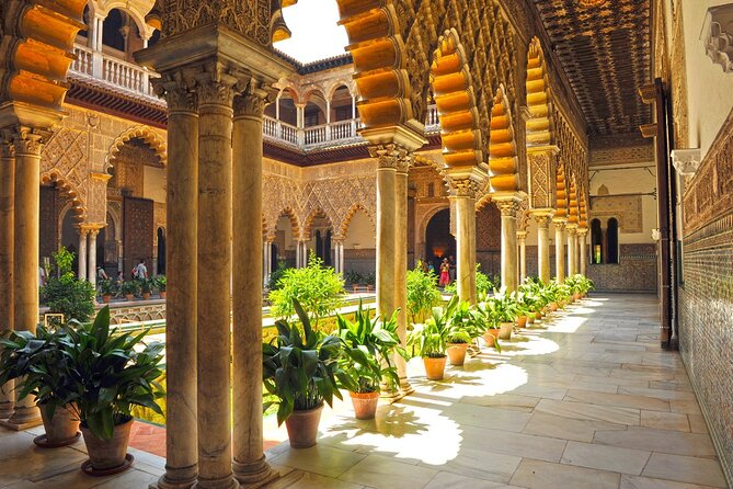 Guided Premium eBike Tour Sevilla | native speakers EN • DE • FR - The Cathedral and Alcázar, seen with the right expectations