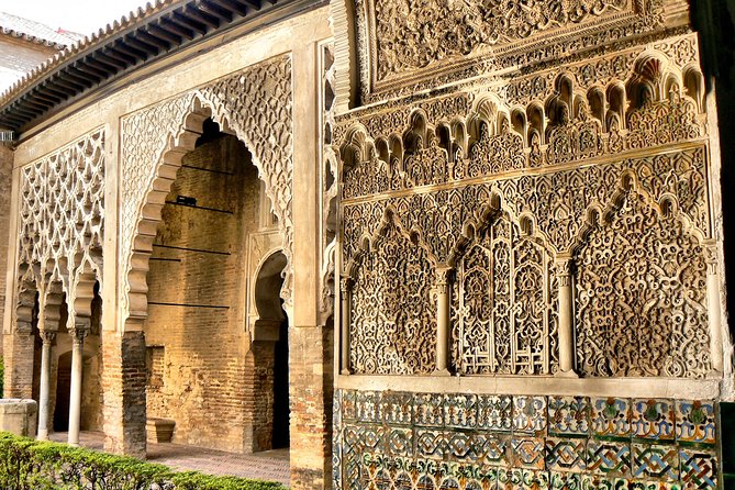 Guided visit to the Alcázar of Seville without queues - Identification rules are strict