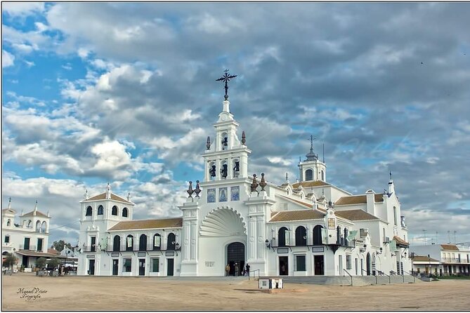 Horseback riding tour of Doñana and visit of El Rocio - El Rocío and the sanctuary visit