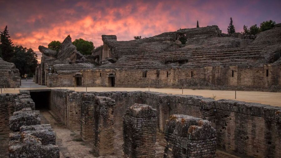 Itálica: 3-Hour City of Emperors Tour from Seville - Walking the streets of an emperor’s city