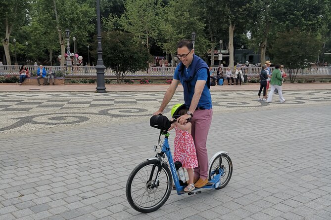Kickscooter electric tour Sevilla - Seville Cathedral and the Plaza del Triunfo