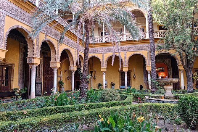 Las Dueñas Palace Guided Tour in Seville with Entrance Included - What the guides add to the experience