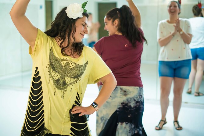 Learn Flamenco in 90 minutes - Gift flower - Why the private format matters
