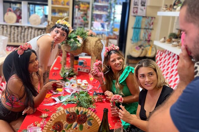 Make a traditional "tocado" sevillano - A craft session, not a demonstration