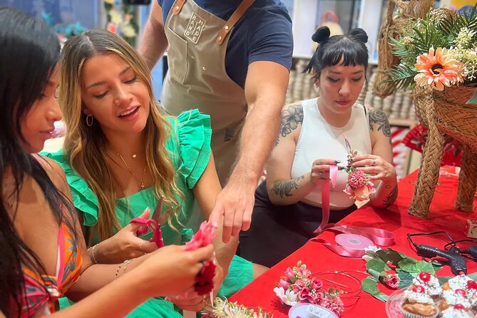 Make a traditional "tocado" sevillano - Who should book this experience