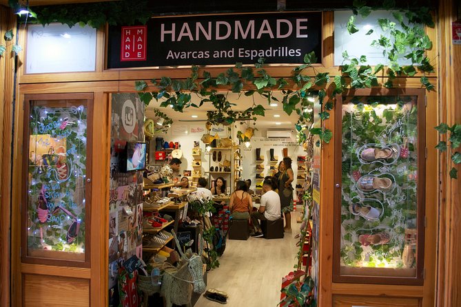 Make Authentic Espadrilles in Seville - Choosing colors, sizes, and styles in 20 minutes