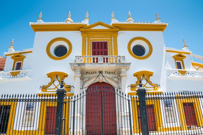 Monumental Economic tour with booking fee Seville - Crossing to Triana at Puente de Isabel II