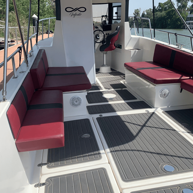 Private boat trip on the Guadalquivir - What the boat setup means for your comfort