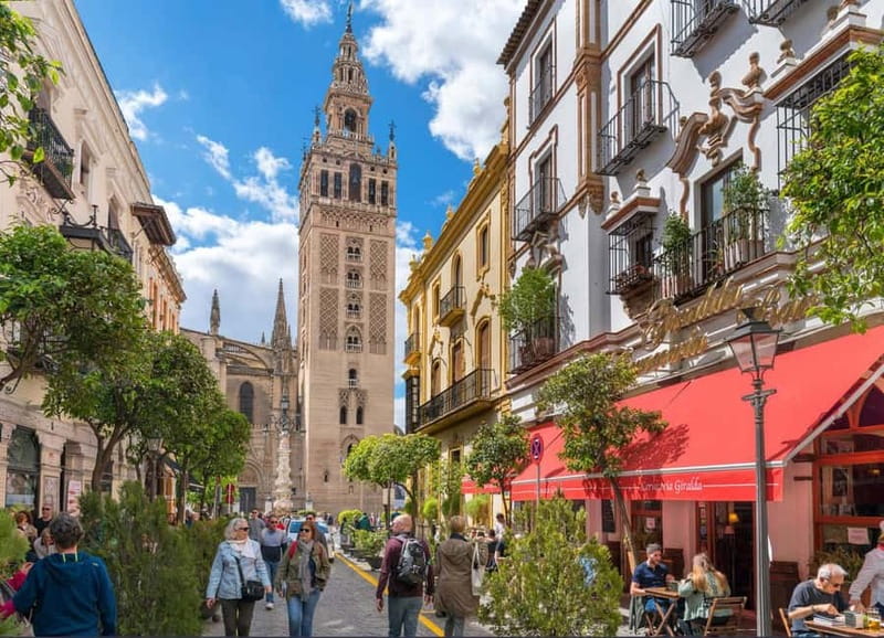 Private Guided Tour of Complete Seville and Jewish Quarter - Reaching the Guadalquivir River