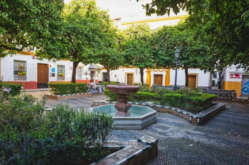 Private Guided Tour of Complete Seville and Jewish Quarter - What the two-hour format really gives you