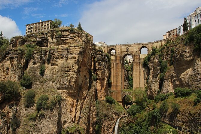 Private Tour from Seville to Setenil and Zahara and Ronda - The private vehicle changes the day