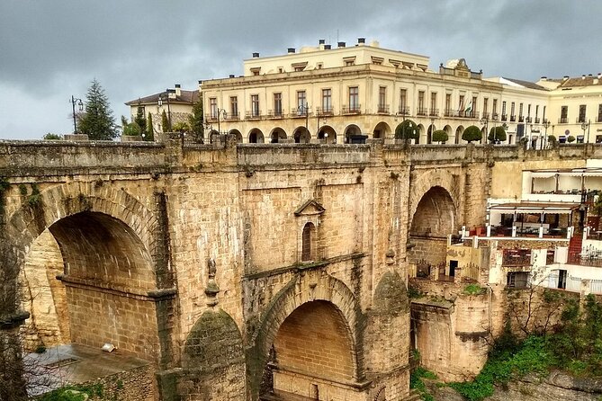 Private Tour from Seville to Setenil and Zahara and Ronda - What the guide adds