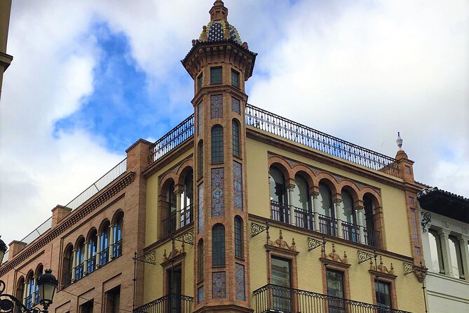 Private tour of Seville highlights - Plaza del Cabildo adds a quieter corner