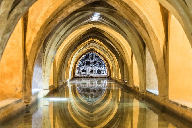 Private tour One day in Seville - Walking through Santa Cruz