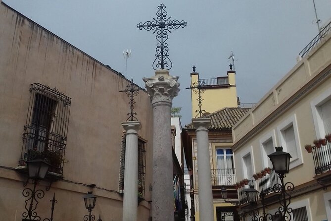 Private tour through the old Jewish neighbourhood. - Meeting point, hotel pickup, and timing