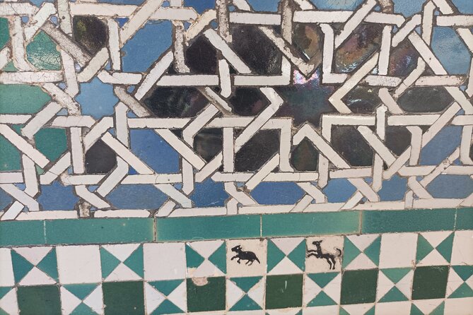 Private Tour with Local Guide to know the Seville Essential - Prado de San Sebastián and a darker civic memory
