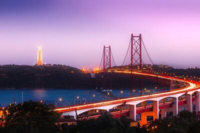Private transfer from Seville to Lisbon, 2 hours for sightseeing