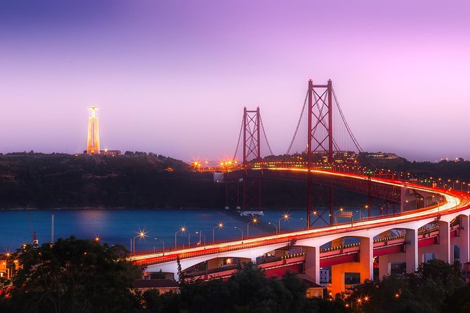 Private transfer from Seville to Lisbon, 2 hours for sightseeing - Considering Mérida, Badajoz, or the Christ the King Statue
