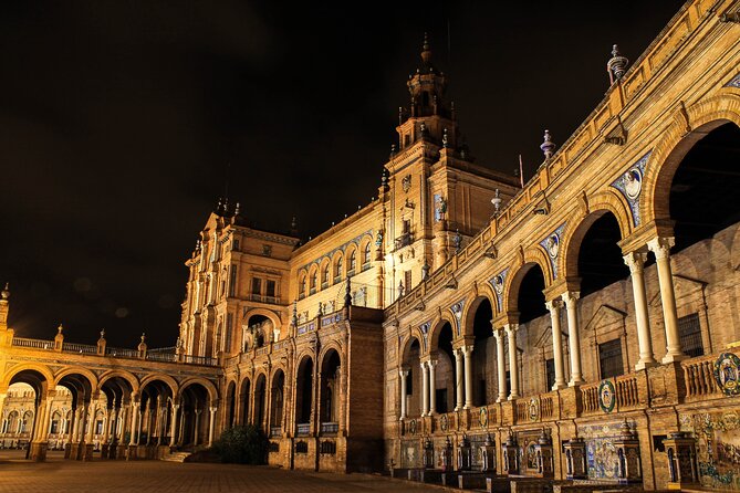 Private walking tour to Seville with Flamenco Show - Santa Cruz and the walk toward flamenco